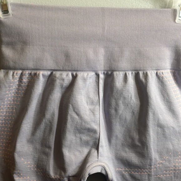 Light purple Gymshark leggings - Picture 5 of 6